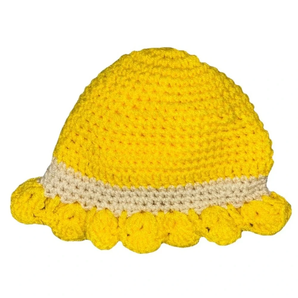 Beanie Hat‎ Women's Yellow White Crochet Handmade Flower Scalloped One Size NEW